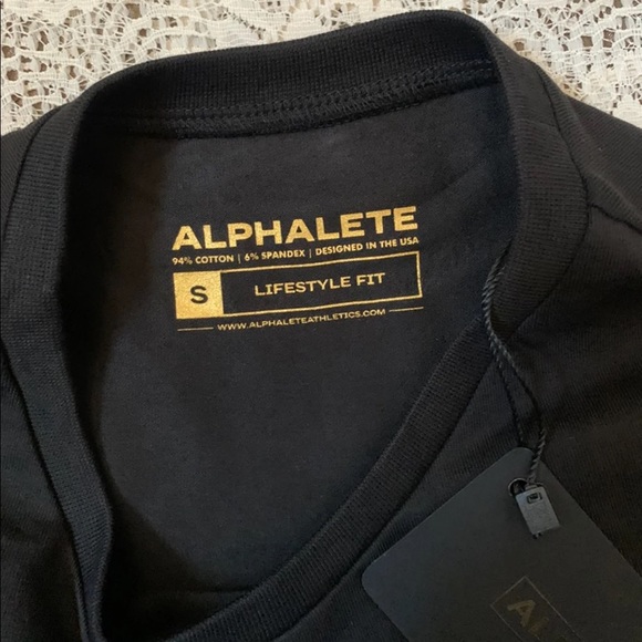 Legacy Oversized Long Sleeve Crop Gold
Signature - Picture 6 of 8